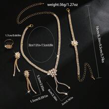 Conjunto de Joias de 5 Peças com Design de Flor de Zircônia, Colar, Brincos, Pulseira e Anel, Adequado para o Dia a Dia e Eventos Elegantes e da Moda para Mulheres. Acessórios Sofisticados para Banquetes e Festas. - Dourado - Visão 4