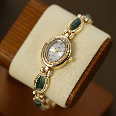 这款椭圆形女士石英表时尚复古，精致优雅，适合日常佩戴，也是馈赠亲友的最佳选择。