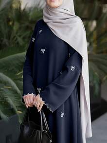 女款優雅蝴蝶刺繡伊斯蘭 Abaya 長袍，長版正式與休閒款 Ramadan 禮服，落地長裙，秋季款 - 藏蓝色 - 查看 4