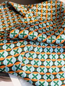 1 件新款防晒可调节腰带时尚女士长三角仿丝围巾双层围巾，多功能领巾头巾春夏披肩配饰。 - 綠色 - 查看 4