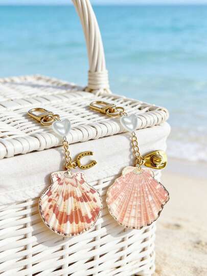 Portachiavi in conchiglia naturale con ciondolo a forma di cuore e perla, charm da borsetta con accenti a ferro di cavallo e cappello da cowboy, ispirato alla , perfetto per viaggi estivi in spiaggia e uso quotidiano, adatto a donne, ragazze e amanti della spiaggia, ideale per la Primavera, Pasqua e regali, versatile come charm da borsa, accessorio per chiavi e decorazione costiera