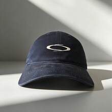 Mũ lưỡi trai phong cách retro Mỹ - Thiết kế với băng đô lớn giúp khuôn mặt trông nhỏ hơn. Có khả năng chống tia UV và thêu họa tiết che nắng. Một chiếc mũ lưỡi trai đa năng và thời trang với thiết kế sành điệu. Thích hợp cho mùa hè, đi biển. - A - Xem 1