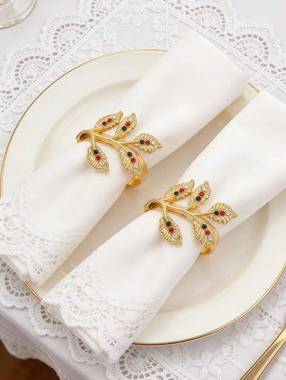 4个金箔餐巾环，质感奢华，经久耐用，可作桌面装饰，适用于房间、餐桌、家居、派对、节日、婚礼、礼品、晚餐、户外、野餐等场合。