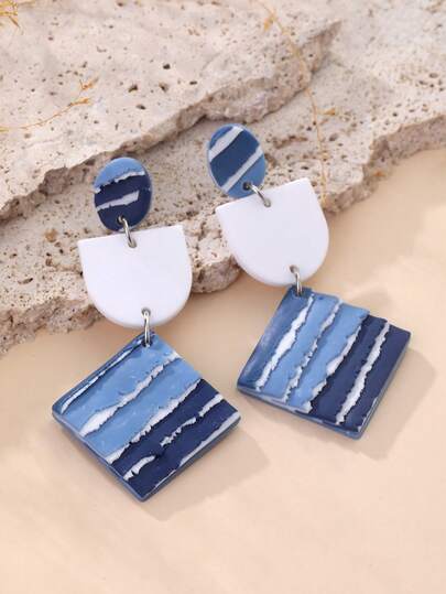 一对西部风格几何拼接效果牛仔布纹理陶瓷创意耳环，独特时尚，适合海岛度假、沙漠乡村郊游、派对和日常佩戴。
