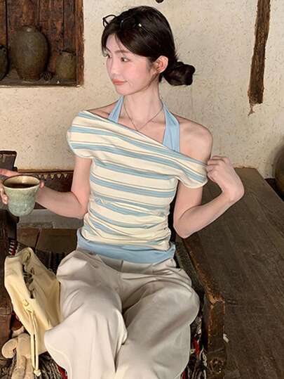 女士蓝色条纹露肩短袖T恤，修身短款垂褶领口上衣，夏季必备