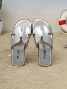 Dép đi trong nhà trẻ em kiểu dáng thường ngày mới năm 2026, thiết kế unisex, tối giản thanh lịch, phù hợp cho mùa hè, đi biển và du lịch. - Bạc - Xem 3