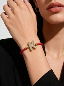 Một chiếc vòng cổ mặt dây chuyền đôi sang trọng, độc đáo, tinh tế và thanh lịch, gồm một chuỗi 26 chữ cái (từ A đến Z). Một chiếc vòng tay mặt dây chuyền tinh xảo và đẹp mắt theo phong cách vòng đeo tay. Trang sức thủ công. - Nhiều màu - Xem 7