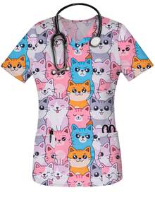 可爱猫咪印花V领短袖女式工作服上衣，带口袋，中等弹力针织面料，常规长度制服 - 彩色 - 查看 1