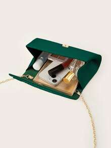 REMANLAND 这款简约时尚的深绿色手拿包饰有扇形褶皱，线条简洁流畅，扇形褶皱纹理精致，深绿色底色呈流线型，信封式包型设计经典永恒。它是送给女性的最佳礼物。 - 墨綠色 - 查看 5