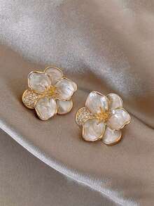 1 Đôi bông tai dáng hoa tối giản, thời trang, thiết kế cánh hoa độc đáo, thanh lịch. - nhiều màu - Xem 2