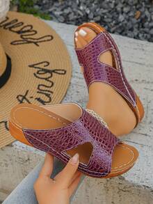 Họa tiết cá sấu màu đỏ rượu vang