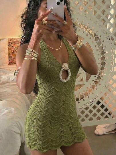 New Y2K Sexy Backless Bodycon Mini Dress, Green Lace-Up Halter Neck, Ruffle Hem, Metal Flower Decor, Wavy Pattern, Suitable For Beach Vacation, Pool Party, Outing, Daily Date, Music Festival