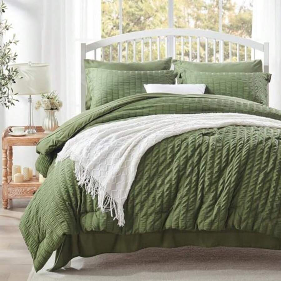 Queen Comforter Set 7 Pieces Olive Green Seersucker Bed in a Bag with Comforter and Sheets All Season Bedding Sets with 1 Comforter 2 Pillow Shams 2 Pillowcases 1 Flat Sheet - 01 Verde oliva - Ver 1