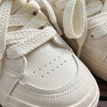Tenis de mujer casuales y zapatillas blancas mujer en . Calzado deportivo de cuero PU con suela gruesa tipo plataforma y cordones anchos decorativos. Tenis para mujeres de diseño nicho con punta redonda y detalles elegantes. Zapatos para mujer cómodos, transpirables y antideslizantes de estilo coreano versátil. Calzado para caminar con diseño retro, ligero y resistente al desgaste para uso diario. - Beis - Ver 6