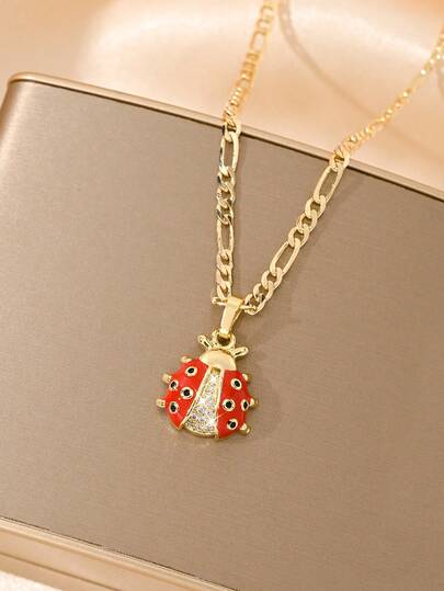 Pequeño y lindo collar de mariquita de siete estrellas de estilo de dibujos animados con circonita, de exquisita mano de obra y cómodo de llevar. El brillante incrustado de circonita no es intrusivo, con un estilo versátil para niños y niñas. Un regalo perfecto para niños, hijos, hijas, compañeros de clase y parejas, lindo y significativo.