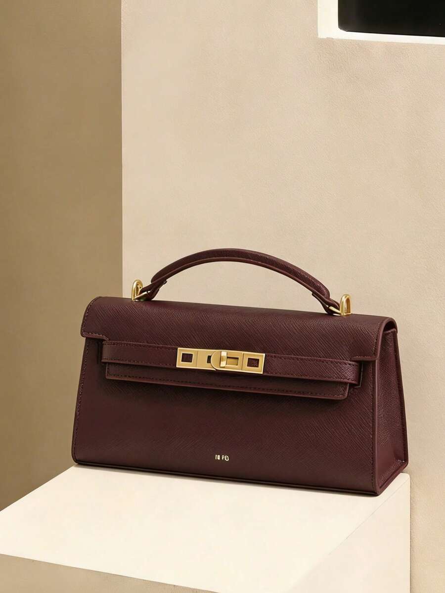 Chiếc túi phối màu nâu trắng này là một mẫu túi cao cấp nhẹ mới ra mắt năm 2025, với chất liệu da và họa tiết dệt phối màu độc đáo, làm nổi bật kết cấu. Khóa kim loại cổ điển và tinh tế phù hợp với quai xách ngắn, vừa thanh lịch vừa tiện dụng. - Nhiều màu - Xem 1