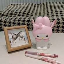 SANRIO 1个、Melody、化妆刷收纳盒，可作桌面整理器、铅笔盒、背包使用，是返校必备、化妆师收纳的理想之选，也适合作为万圣节、复活节、感恩节礼物。（部分工艺品可能存在轻微瑕疵，可擦拭干净） - 彩色 - 查看 8