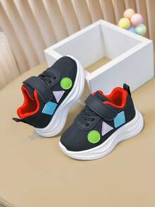 1双儿童黑色网面魔术贴运动鞋，易于穿脱且用途广泛 - 黑色 - 查看 3
