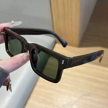 1 Cặp kính thời trang mới, kiểu dáng giản dị, cổ điển, đính đinh tán, hình vuông hẹp. - Nhiều màu - Xem 7