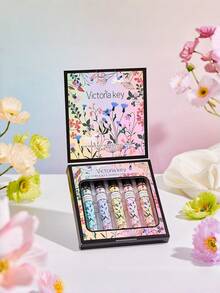 Bộ 5 chai xịt thơm hương hoa lãng mạn 10ml, gồm các mùi hương hoa nhài, vani, hoa ly, hoa loa kèn và hoa catalpa. Sản phẩm nhỏ gọn, tiện lợi khi đi du lịch, thích hợp sử dụng trong nhà, như tủ giày, phòng ngủ, tủ quần áo và phòng tắm. Là món quà lý tưởng cho sinh nhật hoặc ngày Valentine. - Xịt thơm - Xem 12