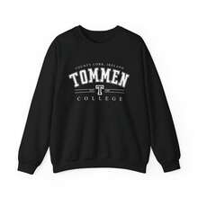 Tommen College Crewneck – Boy Of Tommen – Bookish Merch – University I - màu đen - Xem 1