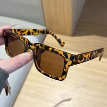 1 Cặp kính thời trang mới, kiểu dáng giản dị, cổ điển, đính đinh tán, hình vuông hẹp. - Nhiều màu - Xem 11