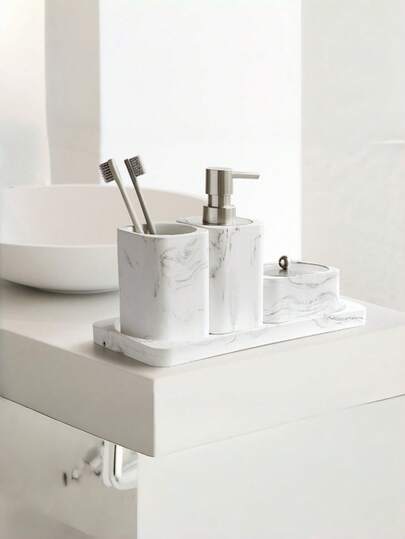 Bộ đồ dùng phòng tắm bằng đá cẩm thạch trắng với phụ kiện kim loại, chai đựng sữa dưỡng thể, giá đựng bàn chải đánh răng, hộp đựng bông tẩy trang và khay; hoàn hảo để trang trí nhà cửa và làm quà tặng Giáng sinh.