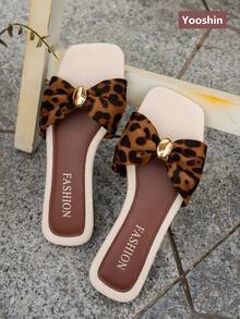 Nuevas sandalias de mujer, diseño de punta cuadrada, decoración de lazo fresca, hebilla dorada de alta gama, slip-on, ligeras y cómodas, para combinar y combinar, casuales, para el hogar/exterior, estilo de resort campestre, sandalias de playa de moda callejera - Estampado de leopardo - Ver 12