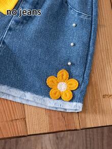 【印花效果，非牛仔面料】女童短袖圆领上衣，亮黄色，充满活力，搭配牛仔短裤，3D立体花朵装饰，更添甜美气息。这套服装融合了甜美与休闲元素，黄色上衣与蓝色牛仔短裤形成鲜明对比，花朵装饰更添童趣。适合日常穿着、玩耍或儿童派对等场合。 - 彩色 - 查看 4