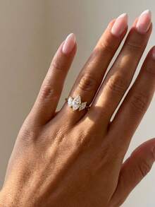 MADEONE 1枚925纯银三马眼戒指，优雅欧式女士戒指，精致独特，适合舞会、聚会和派对等场合，是送给女性的奢华珠宝礼物。 - 金色 - 查看 3