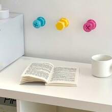 3 piezas Ganchos adhesivos creativos y lindos para colgar en la pared, puerta o detrás de abrigos. Ganchos de viscosa sin perforación y de alta resistencia. - Colores mezclados - Ver 3