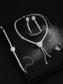 Conjunto de Joias de 5 Peças com Design de Flor de Zircônia, Colar, Brincos, Pulseira e Anel, Adequado para o Dia a Dia e Eventos Elegantes e da Moda para Mulheres. Acessórios Sofisticados para Banquetes e Festas. - Dourado - Visão 7