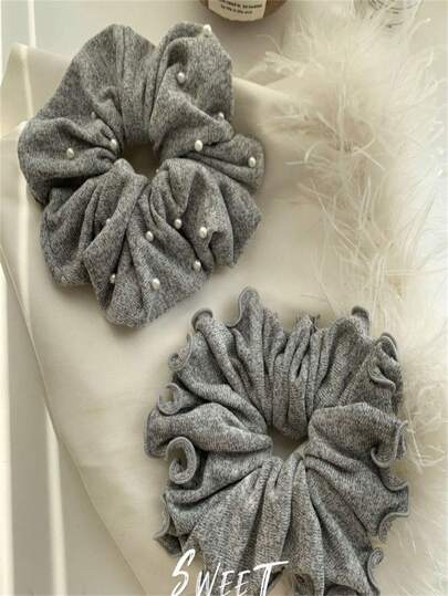 1 pieza Scrunchie gris de flor de punto con volantes y perla falsa, suave y cómodo, accesorio de pelo de alta gama para coletero, elásticos de pelo, bandas de goma para el cabello, cuerda para el cabello para actividades al aire libre, vacaciones, viajes, accesorios de vestuario y regalos