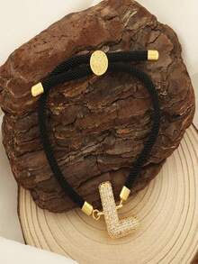 Một chiếc vòng cổ mặt dây chuyền đôi sang trọng, độc đáo, tinh tế và thanh lịch, gồm một chuỗi 26 chữ cái (từ A đến Z). Một chiếc vòng tay mặt dây chuyền tinh xảo và đẹp mắt theo phong cách vòng đeo tay. Trang sức thủ công. - Nhiều màu - Xem 8