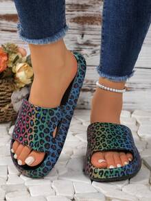 Summer Fashion Women's Home Slippers Featuring A Vibrant Rainbow Gradient Leopard Print Design. Soft And Lightweight EVA Men's Bathroom Slippers With A Textured, Slip-Resistant Sole And A Silent Wear Experience, Perfect For Indoor Home Use And Casual Everyday Wear. - màu đen - Xem 1