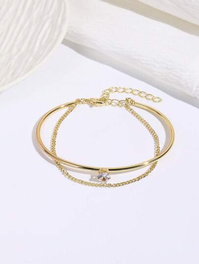 1. Vòng tay đơn giản đính một viên kim cương, dây xích điều chỉnh được, phù hợp cho nữ giới đeo hàng ngày.