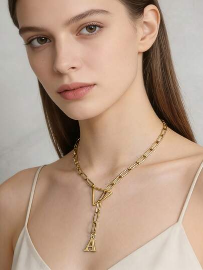 1 Pieza Collar de Acero Inoxidable con Letras A-Z Creativo y Sencillo, con 26 Letras Inglesas Combinadas con un Colgante Triangular Hueco. Adecuado para que las Damas lo Usen a Diario en su Tiempo Libre, como Regalo para Festivales y Fiestas!