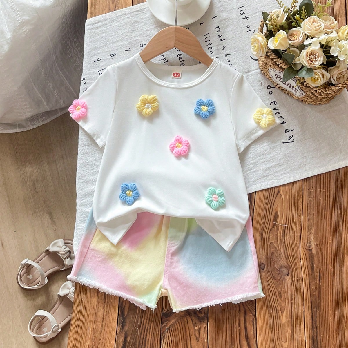 Conjunto casual y lindo de moda para niña, camiseta con estampado floral + shorts vaqueros con flecos multicolor