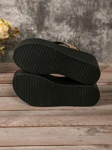 2026新款坡跟拖鞋，女士，金属扣厚底高跟人字拖，百搭轻便人字拖，纯色沙滩绑带凉鞋，8.5厘米高跟 - 黑色 - 查看 6