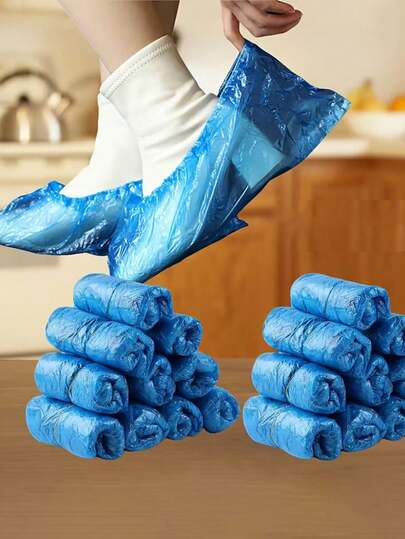 一次性塑料鞋套，蓝色，采用耐用塑料制成，弹性开口设计，防水防滑，适用于家居防护、清洁、旅行、酒店、母亲节礼物、卧室装饰、花园、厨房装饰、夏季、海滩、旅行必备、房间装饰、软萌、毕业季等场合。