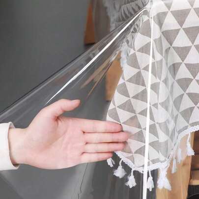 透明PVC桌布，防水防皱，采用PVC塑料材质，适用于餐厅餐桌、野餐和户外派对。长方形和正方形设计，可用作桌面保护垫，易于清洁，可定制，适用于手工项目、家居和厨房装饰，可水洗，可重复使用。