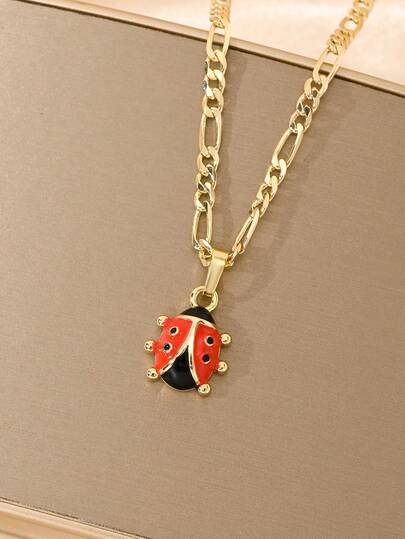 Pequeño y lindo collar de mariquita de siete estrellas de estilo de dibujos animados con circonita, de exquisita mano de obra y cómodo de llevar. El brillante incrustado de circonita no es intrusivo, con un estilo versátil para niños y niñas. Un regalo perfecto para niños, hijos, hijas, compañeros de clase y parejas, lindo y significativo.