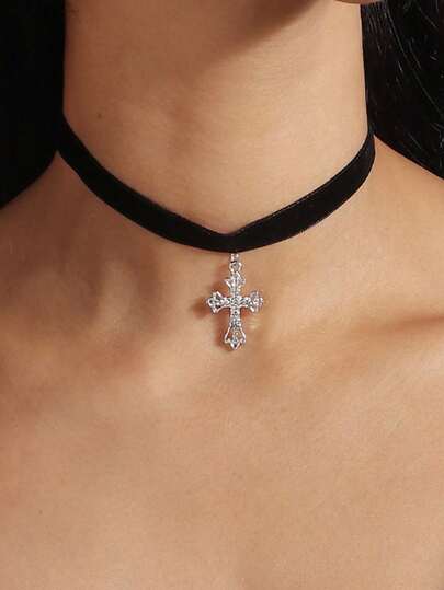 1 pieza Collar de cinta negra estilo gótico con colgante de cruz de rhinestone, adecuado para uso diario