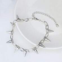 1 chiếc vòng cổ đinh tán phong cách Punk, phù hợp cho phụ nữ và các cô gái trẻ. Đây là một phụ kiện thời trang nổi bật kết hợp giữa phong cách tiên phong và rock, là món quà lý tưởng cho các bữa tiệc và sử dụng hàng ngày. - Bạc - Xem 4