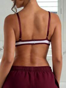 GAOVOT Top sin espalda de mujer de ajuste ceñido, estilo colorblock en rojo vino y blanco, con copa triangular, para yoga, pilates, gimnasio, entrenamiento, capas, estilo callejero, playa, vacaciones y ropa de estar en casa - Blanco y rojo - Ver 2