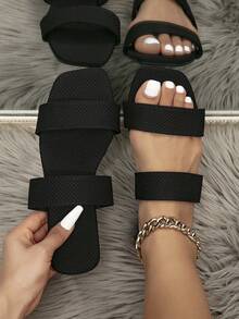 女士时尚平底凉鞋，春夏沙滩防滑可爱拖鞋，红色条纹平底凉鞋，优雅欧美风一脚蹬凉鞋 - 黑色 - 查看 1