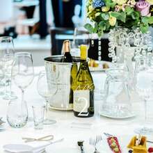 Bảng số bàn cưới bằng acrylic trong suốt 5x7 inch kèm chân đế, in chữ thư pháp màu trắng, bảng số bàn acrylic dùng cho tiệc cưới và lễ tân. - Xem 6