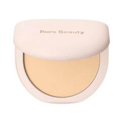 Rare Beauty de Selen a GomezPolvos de acabado compactos con color y sin talco True to Myself(Ivory)