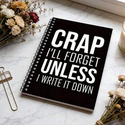 1 cuốn sổ tay xoắn ốc hài hước, châm biếm "Tôi sẽ quên hết nếu không viết ra". Sổ nhật ký tối giản đen trắng với những câu nói nổi bật. Sổ ghi nhớ để lập danh sách việc cần làm, ghi chú hàng ngày và ý tưởng. Văn phòng phẩm thiết thực cho người hay quên, sinh viên và nhân viên văn phòng. Món quà hài hước lý tưởng cho bạn bè và đồng nghiệp.