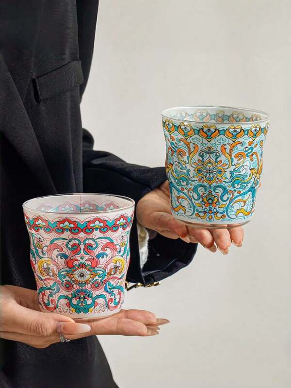 1pc Vintage Palace Auspicious Pattern Glass Grip Cup, High-Quality Heat-Resistant Glass Cup, Niche Floral Pattern Coffee Cup, Milk Afternoon Tea Dessert Cup, Beautiful Gift Cup For Friends, Suitable For Home, Restaurant, Cafe, Dessert Shop, Gift, Gathering, Party
